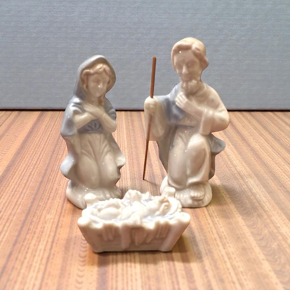 Vintage Lefton 3 Piece Nativity with Original Box 4” tall EPC